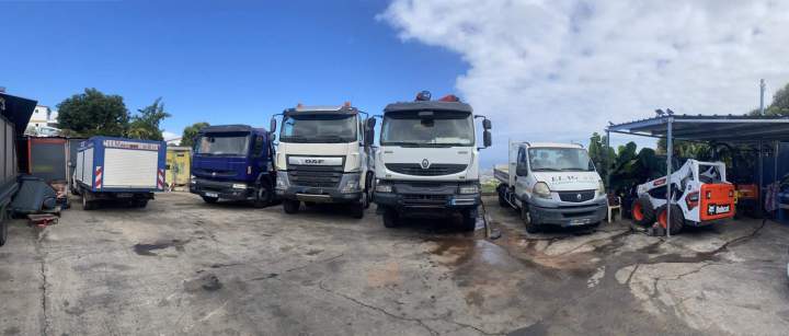 Flotte de camions et d'engins de chantier, La Réunion 