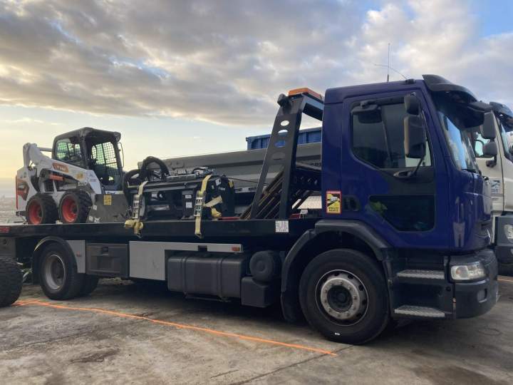 Chargeuse compacte sur pneus, La Réunion