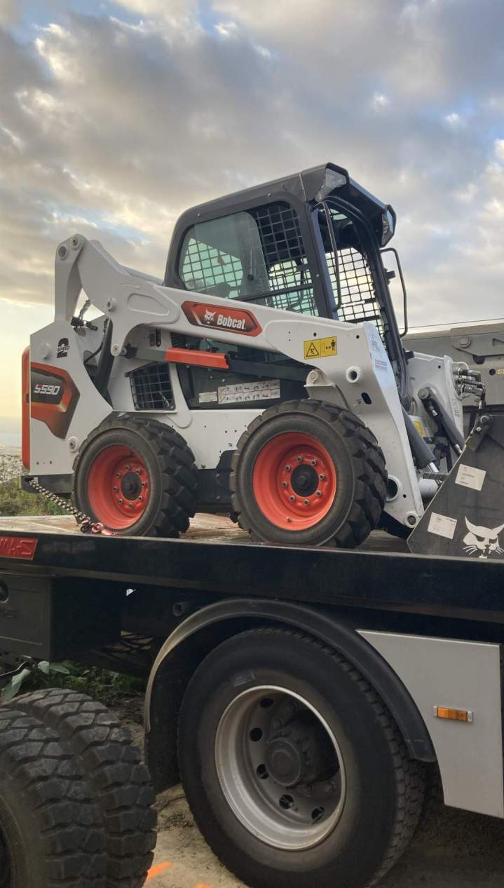 Chargeuse compacte sur pneus, La Réunion