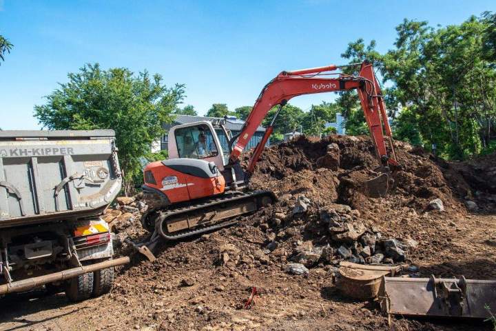 Chargeuse compacte sur pneus, La Réunion